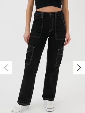 BDG High-Waisted Cargo Contrast Stitch Skate Jean – Black Womens Size 30